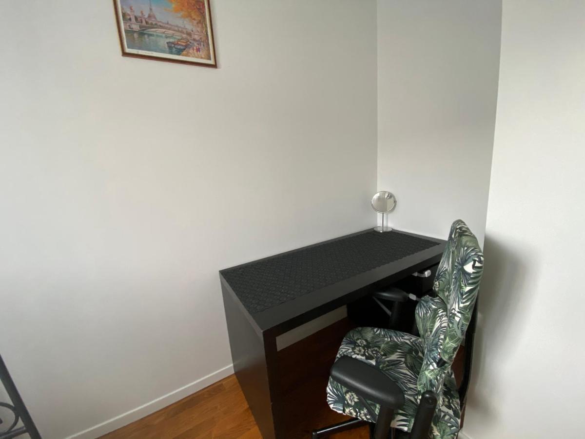 Bedroom In A House/ Chambre Dans Une Maison 奥日河畔的伊皮奈 外观 照片