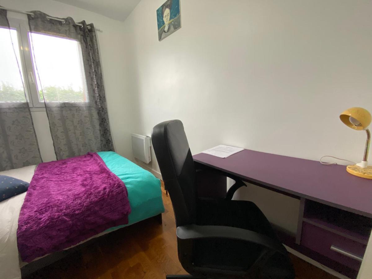 Bedroom In A House/ Chambre Dans Une Maison 奥日河畔的伊皮奈 外观 照片