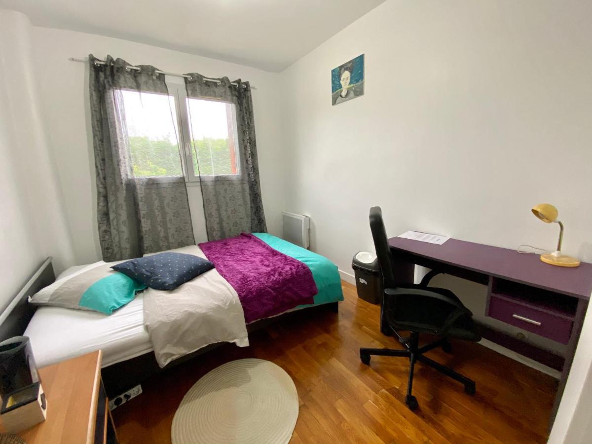 Bedroom In A House/ Chambre Dans Une Maison 奥日河畔的伊皮奈 外观 照片